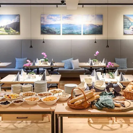 Moserwirt מלון 3*